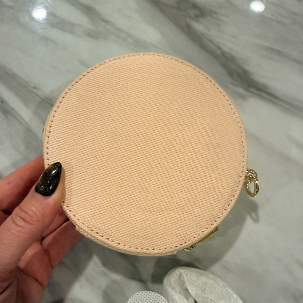 Burberry GWP Beige Round Key Holder w/ goddess edp - Picture 2 of 8